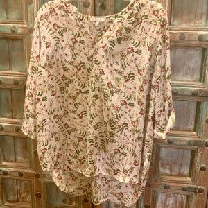 Chaus Woman Boho ivory floral top